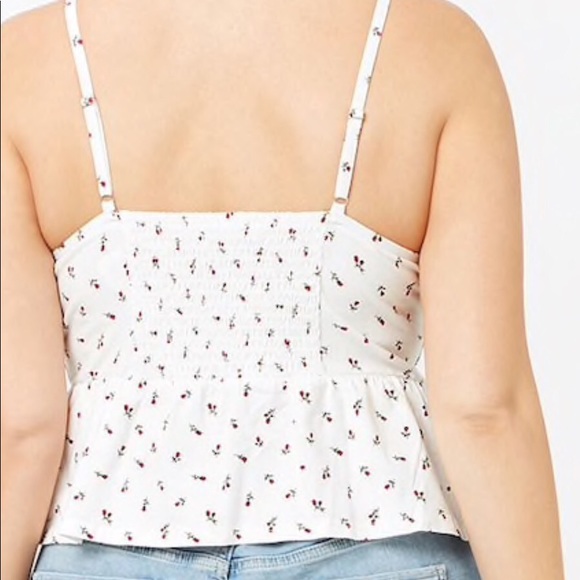 Plus size Floral ruffle top - Picture 4 of 4